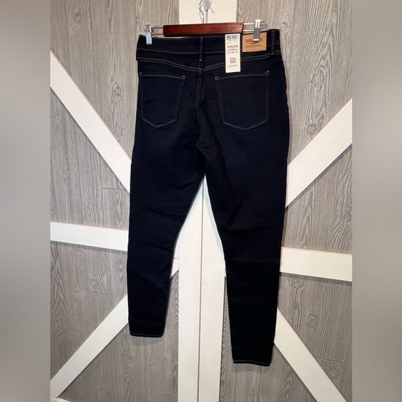 WJ2. NWT Signature by Levi Strauss Mid Rise Skinny Jeans 12L - Picture 4 of 6